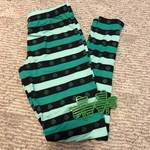 Shamrock Fifth Sun Leggings + ☘️ Sunglasses